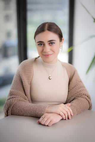 Lindsey Olivera headshot