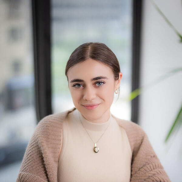 Lindsey Olivera headshot